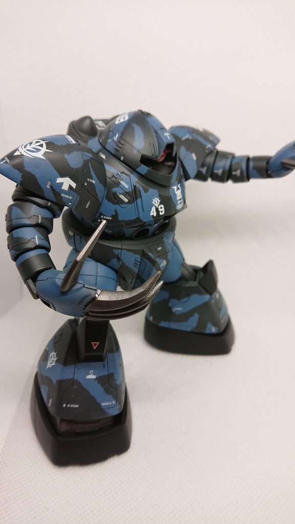 急いで作製したのでスジボリはガタガタですし、ヤスリかけが甘く、毛羽だってしまいました。いつかモノアイの電飾もしてみたいです。