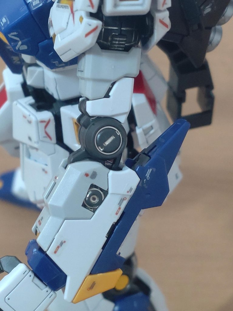 グレー、シルバー、ゴールドでスミ入れをしました。ゴールドが一番良かったのでゴールドが9割になりました。