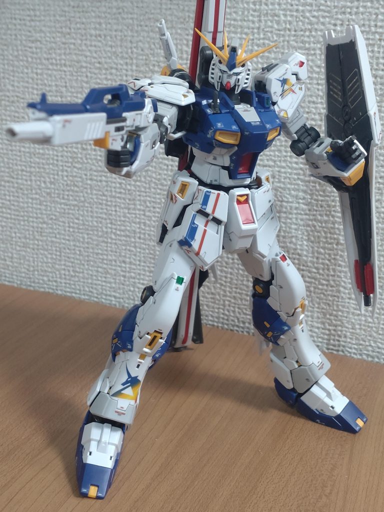 ビームライフル、シールドを装備して。