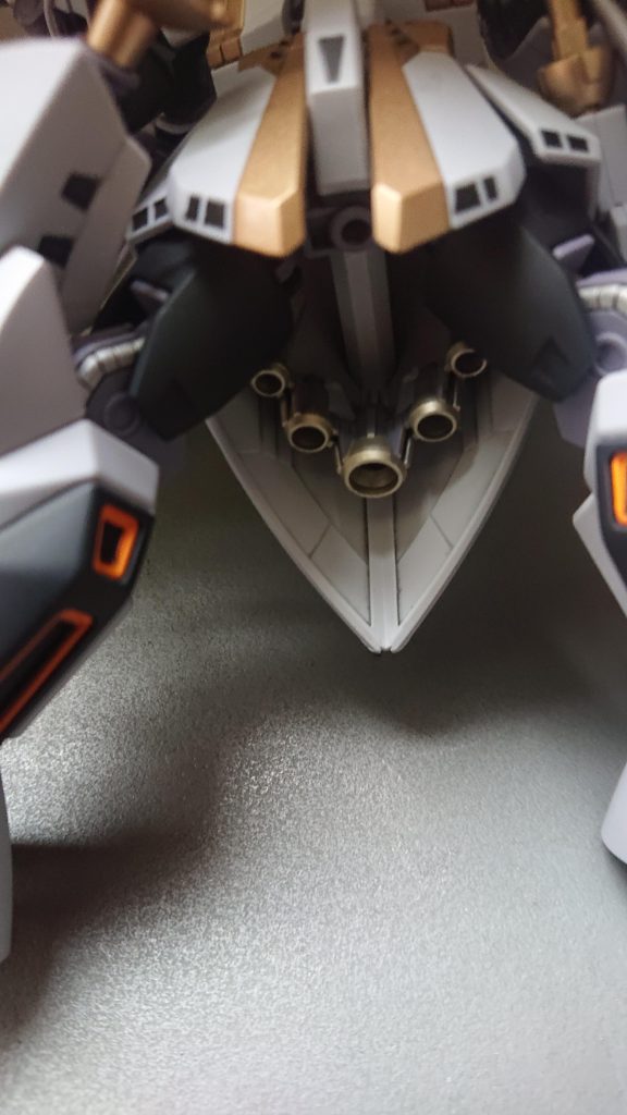 ガイアの新色のシャンパンゴールドをバーニア部分に使用しました。いい味だしています。