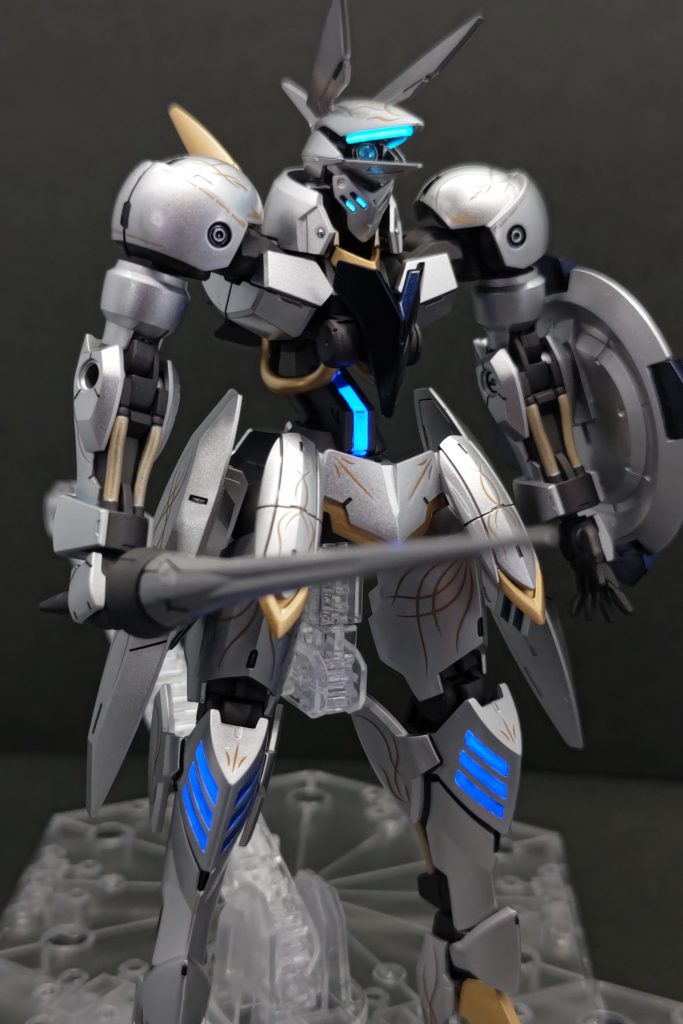 色んな所をブルーライトで光らせるようにしていますが、はみ出ないようにするのは難しいですね…