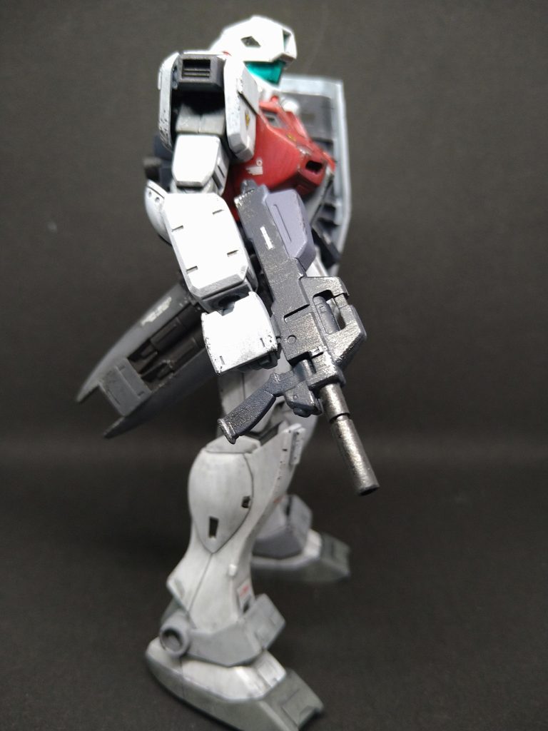 ビームライフルは、「HGUCガンダム試作1号機」より拝借し、バレル部分はプラパイプで製作。「ショート・ビームライフル」としました。