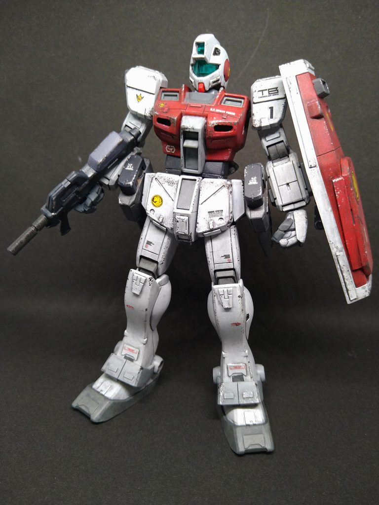 今回はif設定で、旗艦サラブレッドの直衛隊機とし、シールドは「HGUCジム」のものにディテールパーツとプラ版を追加。堅腰部には「HGジムⅢビームマスター」で余ったミサイルポッドを3ミリ穴で接続。