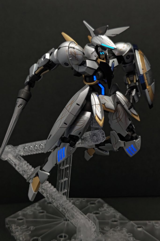 説明書に載ってたポーズです。これが写真を撮った中では、一番騎士っぽいポーズだと思います。ご覧頂き、ありがとうございました。