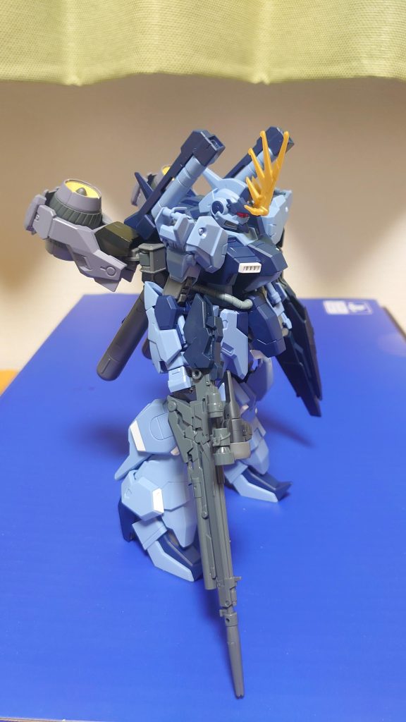 肩の隠し腕を装着していませんが、ほぼ装備までが確定した状態です。インコムを廃し、ジェミナス01用高機動ユニットにより、更に機動性を求めたものとなっています。