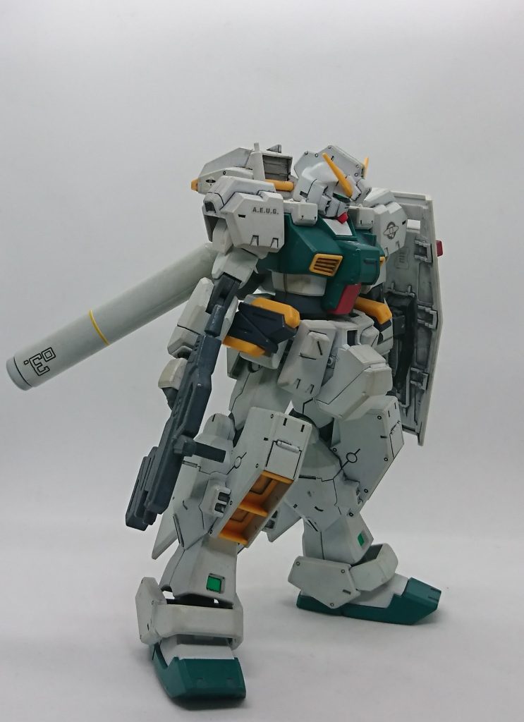 記憶を遡ると細かいイエローの部分は成型色そのままだったはずです。しかしながら全体的なカラーリングのバランスが良好で個人的には当時めっちゃニヤニヤしてたと記憶してますw