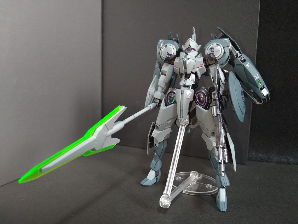 ビームジャベリンを装備し、近接戦闘に強く調整されています。