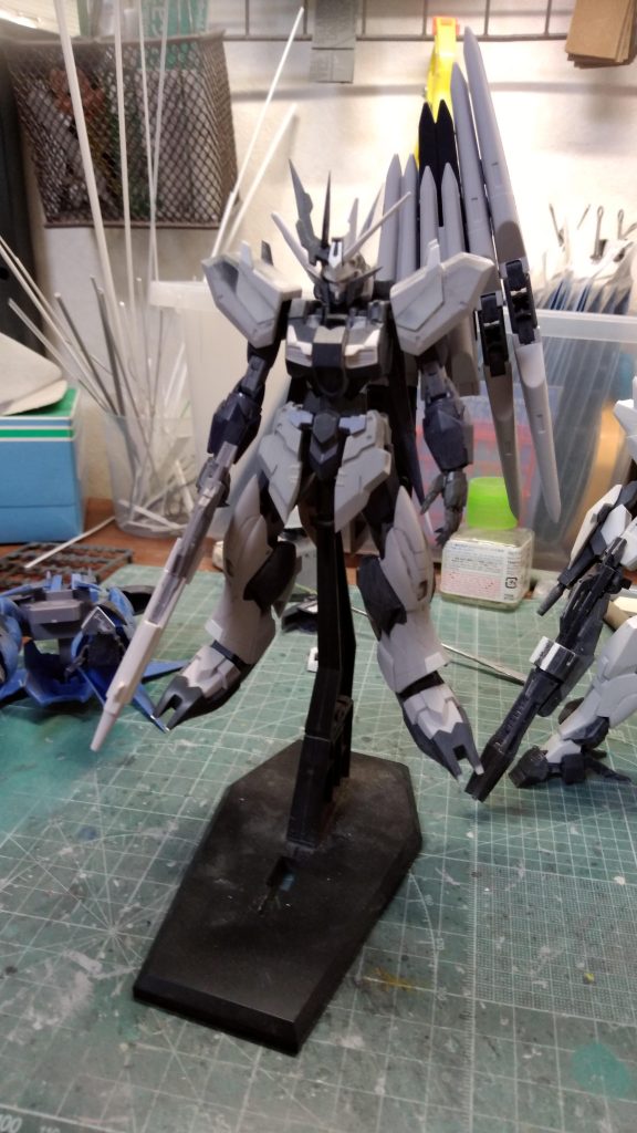 ハンドパーツはコトブキヤのモノに置き換えてます。