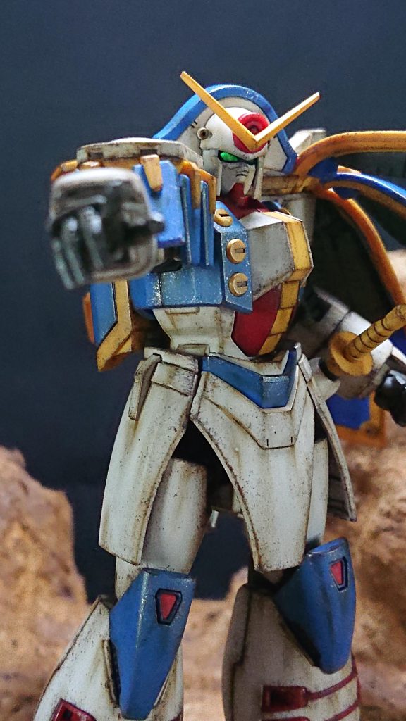 ウェザリングは、つや消し水性トップコートを吹いた後、各種ウェザリングカラーでフィルタリングを行い、黒及び銀色の水性塗料でチッピング、リアルタッチマーカーでストレーキング、ウェザリングマスターのオイルで仕上げをしています。