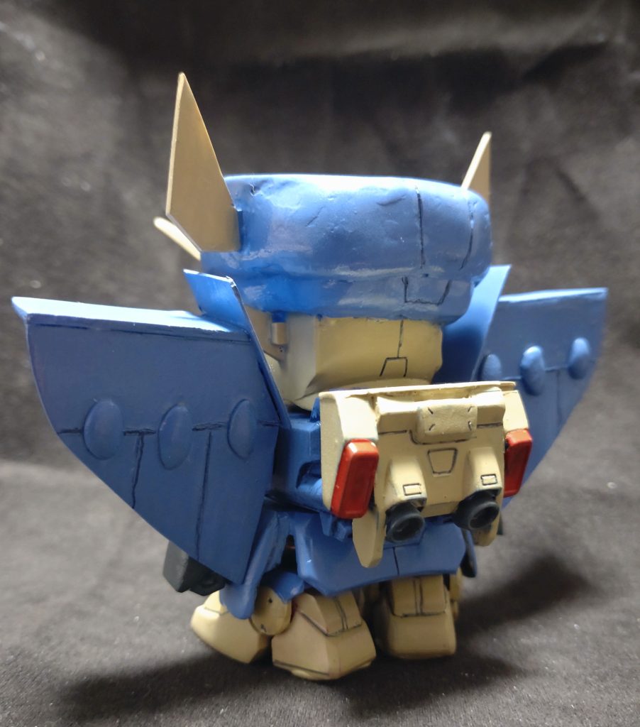 肩アーマーの部分にガンダムローズと同じデザイン性を感じます。実際ローズの初期稿はミラージュに流れているようです。詳しくは設定画を検索してみてくだい。