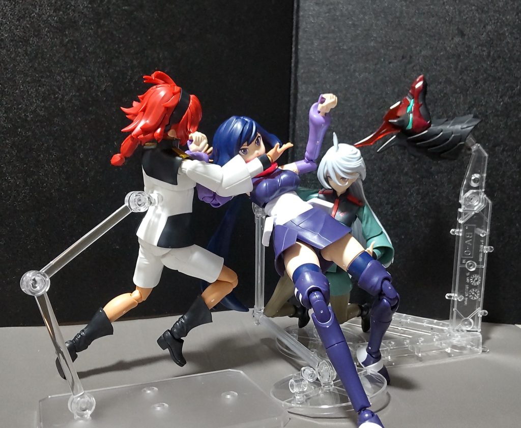 クロスボンバー(ネプチューンマン&ビッグ・ザ・武道)※UMA娘相手の場合、写真のように頭のマスクが吹き飛ばされます。※因みにチュチュパイセンがこれを喰らうと、頭のボンボンが吹っ飛びます。小ネタになりますが、現実ではこの技は反則技に指定されています。また子供同士でこれをやると、入りどころによっては死にますので、絶対にやめましょう。