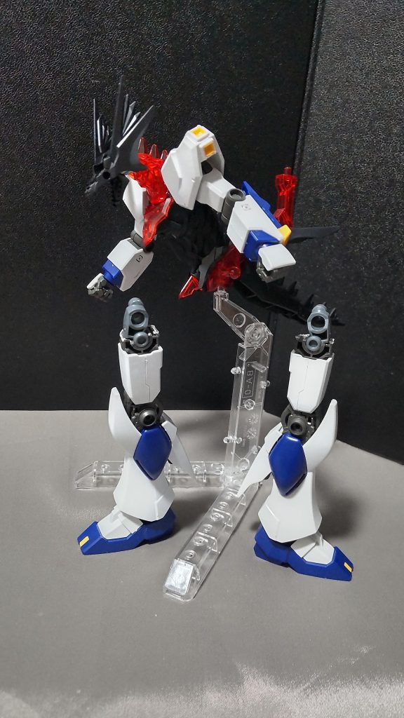 削ったら、SDガンダムのパーツを接着します。※削り方がよかったら、SDガンダムのパーツがピッタリフィットします。これが完了したら、後は付けるだけです。