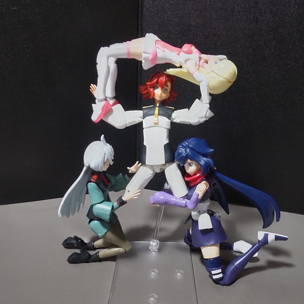 スレッタ!私達がアンタの両膝になってやるわよ!!!(ロビンマスクVSマンモスマンより)古来より、ベネリットグループでは会員同士が助け合い支え合うことを「友情の三角形(トライアングル)」と呼ぶが、まさにリング上の三人はその友情の三角形を見事に描いておるわい…あれ、この後スレッタ消えるフラグ?※本編もそうなりそうで怖いよ。