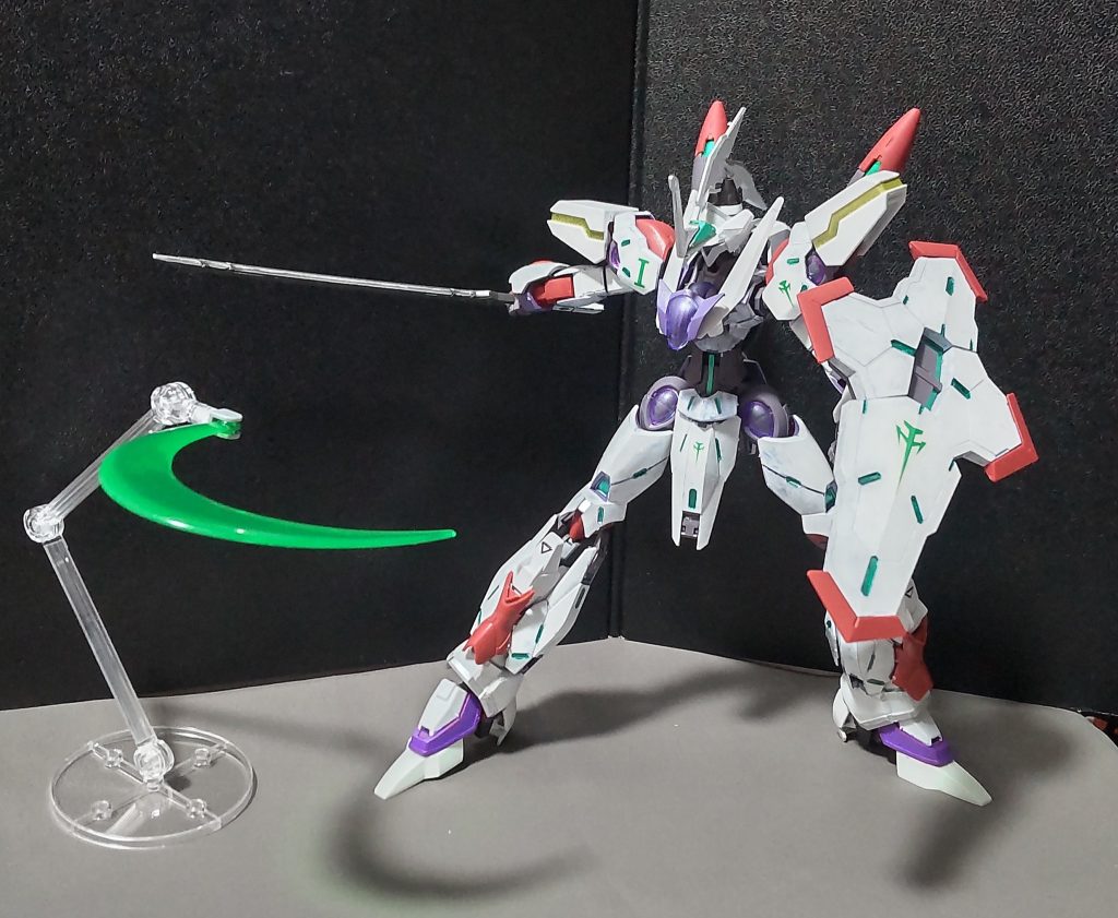 太刀にエネルギーを蓄積させた状態で振るう事で、ビーム刃を飛ばすことができます。ソニック・ブレードと呼ばれることも。