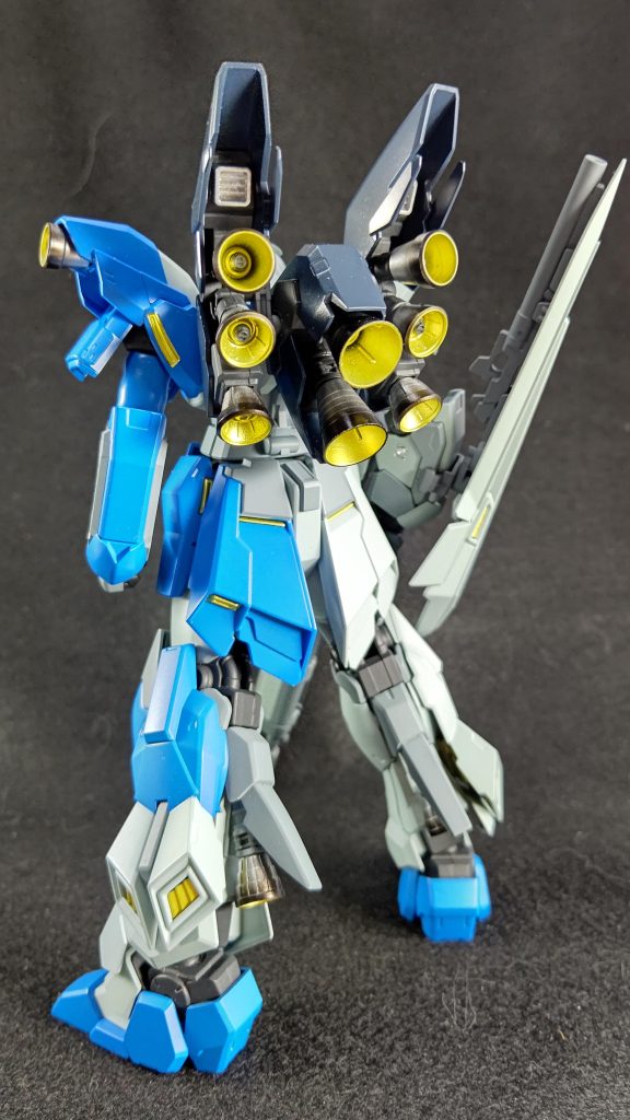 機体背面プロペラントタンクを廃しスラスターを増設スラスター類はすべてMSGやwaveのスラスターに変更しています