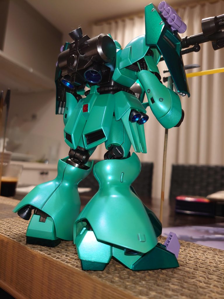 後ろ姿はこんな感じです。