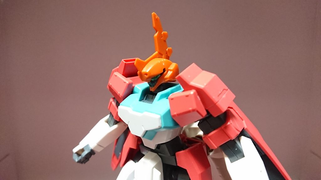 エルフ・ブルックはガンダムではなかったのでまずは頭部をツインアイにしました