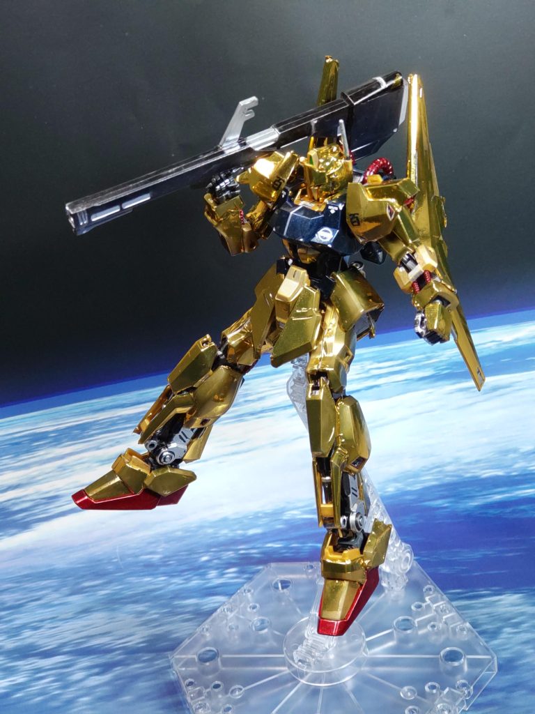 バズーカを構えるシーンこれでもかと金ピカにした分、そうでない所が目立ってしまった…