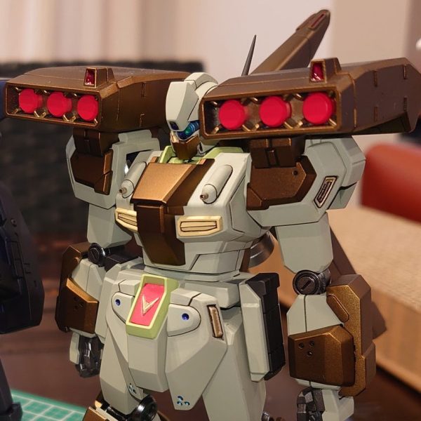 脚の速いジェガンがいる、特務仕様かもしれない…