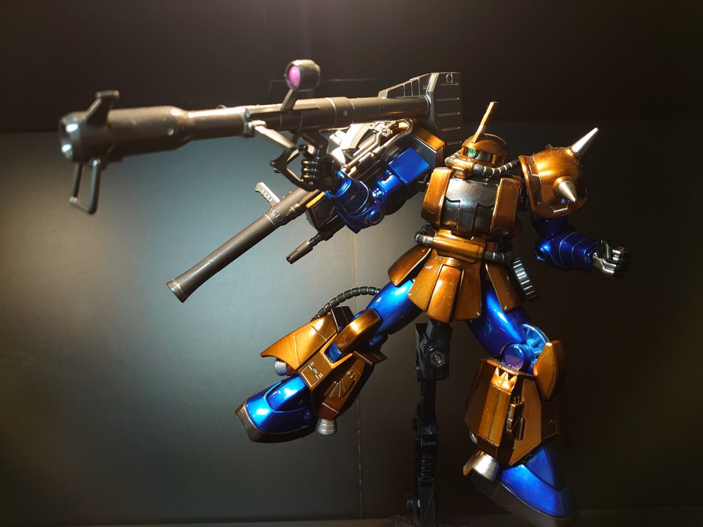 可動範囲は広くないですね💦SEED撃ち的なポージングです。でもカッコいいでしょ😄？