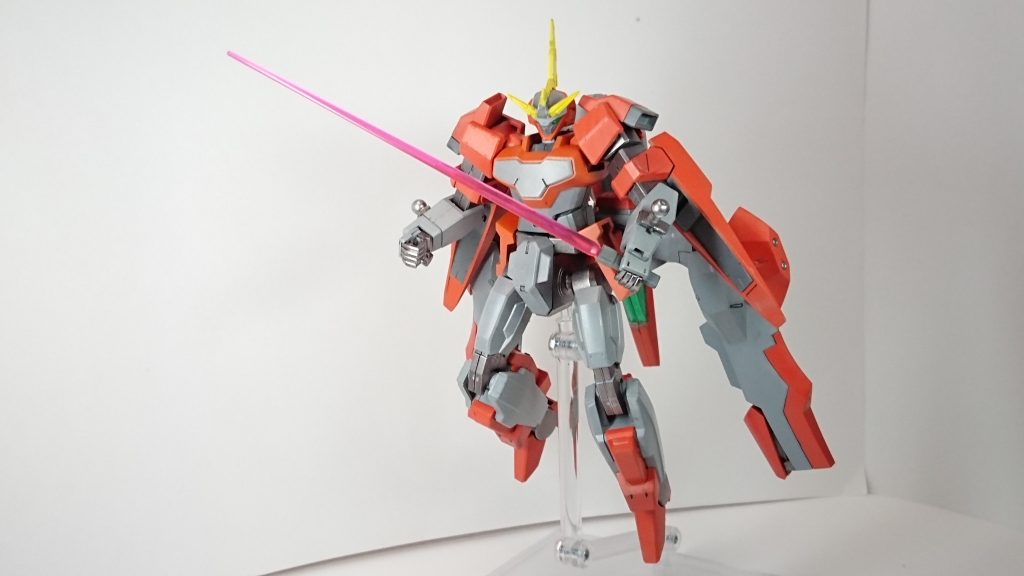 ビームサーベルはサイドアーマー装備されています近接の際に使用