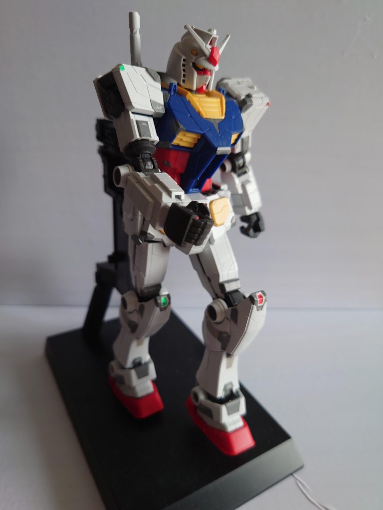 このガンダム　歩くぞ