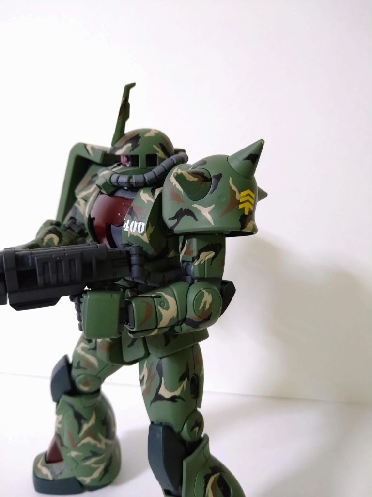 射撃シーン横。機体番号は3桁で、WW2ドイツ軍に倣ってます。(ご興味あればご参照下さい。)1桁目:中隊番号。2桁目:小隊番号。中隊本部は0(ゼロ)。3桁目:機体番号。隊長機は0(ゼロ)。