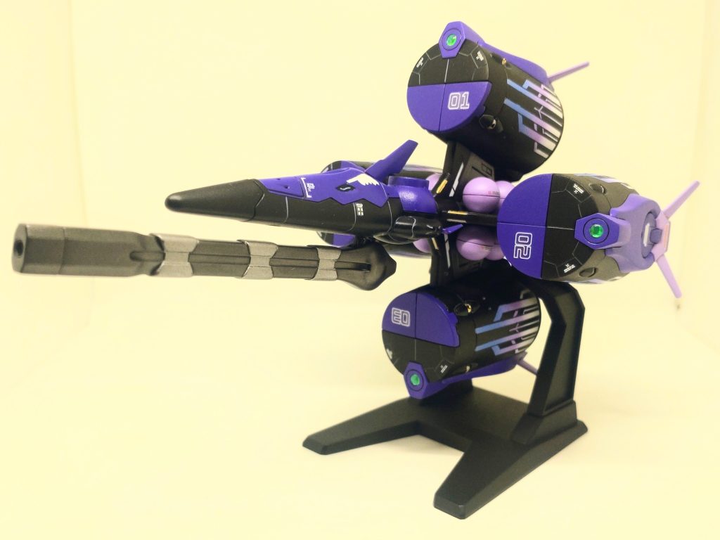 前面。紫色の撮影が難しく、ホワイトバランス等いじったのですが、スマホのカメラだとこれが限界でした。肉眼でみるのと少し違いますが、上の写真が肉眼に近しい色です。