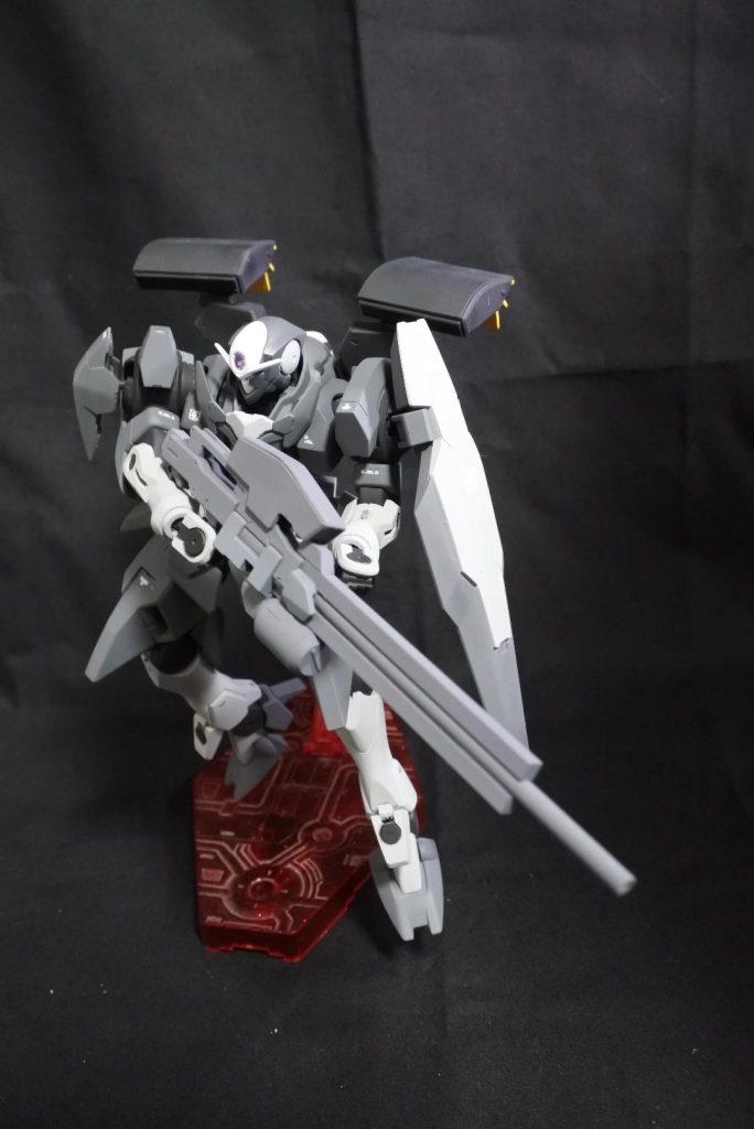 GNビームライフル スナイパーカスタムジンクスのビームライフルにスナイパーバレル、スナイパー用サイト、増設GNタンクを付けた形態。オプションパーツのおかげで高威力、高精度の狙撃が可能で、ミッションに応じて使用される。(このバレル、サイトも主にプラ棒プラパイプから自作、一部リボーンズのジャンクパーツ使用)