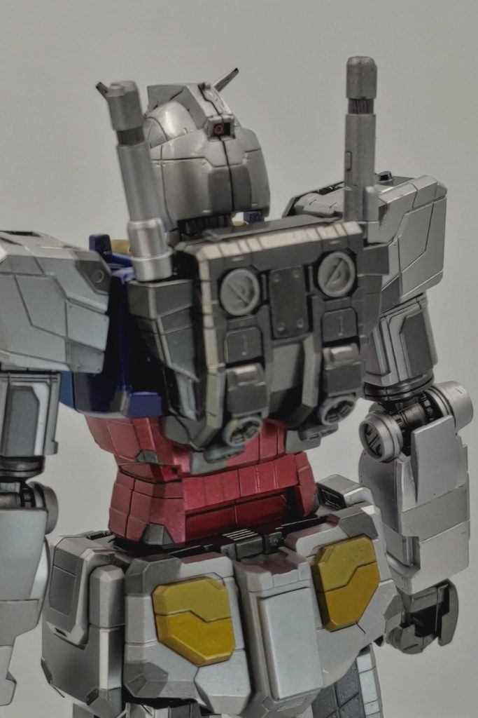 塗装に重点を置いてますが、バックパックだけ手を入れてます。