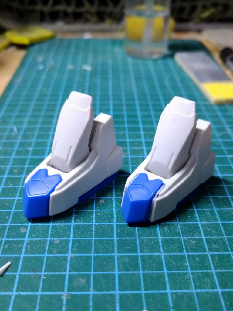 足先の幅詰め左が未加工、右は気持ちシュッとなってる…!?