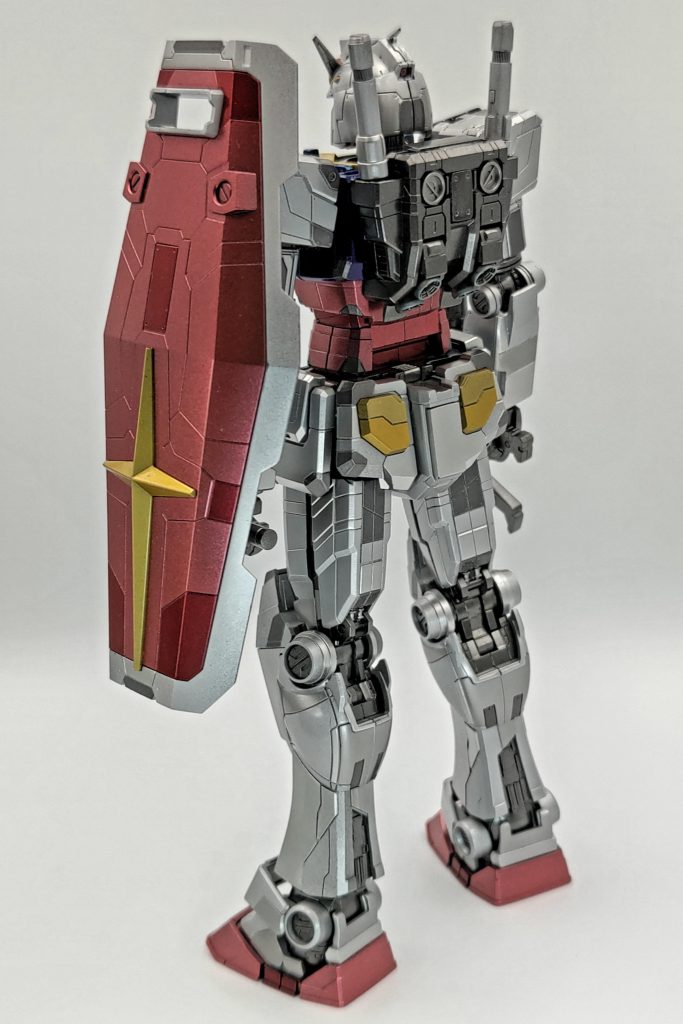 赤は GXメタリックレッド と グランベリーレッドパールの2種。黄色は ブルーゴールド と パールゴールド (ガイアノーツ)の2種。青はタミヤのラッカー塗料、 マイカブルー と レーシングブルーの2種 。