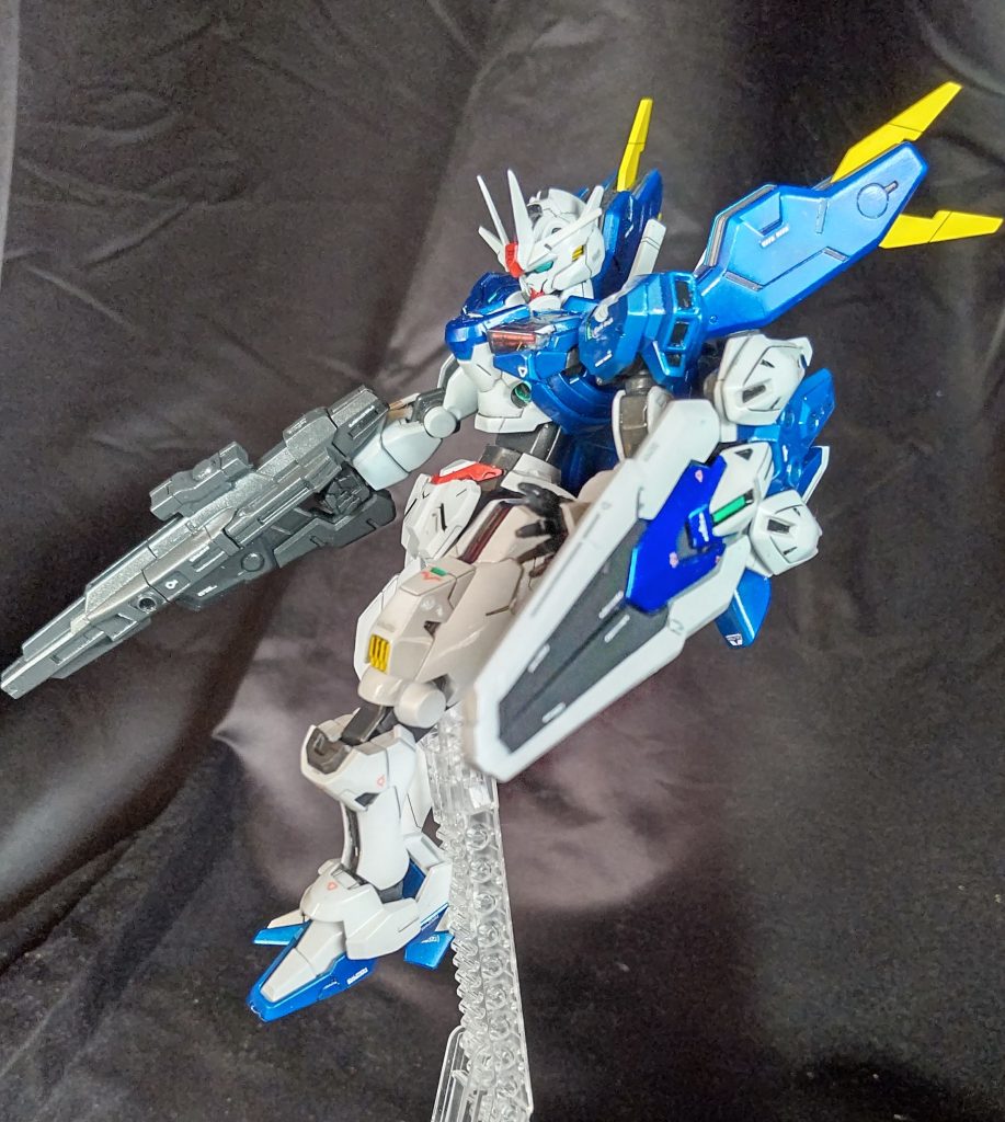 エスカッシャンはサポーター不要にしようと思ったんですけど、流石に保持力や見栄えの問題からサポーターは使ってます。劇中考えると「どこから出てきたんだお主」なんですけど。