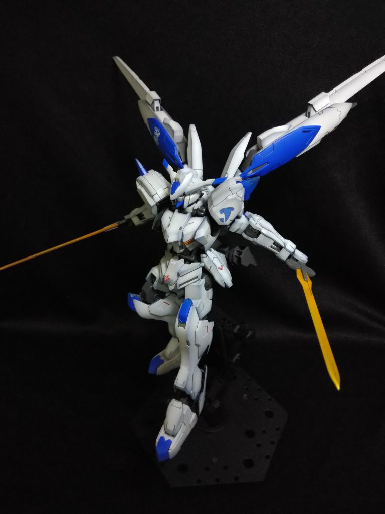 もうひとつ修正点として、足先の青いパーツを幅詰めしてます。だいたい0.5mmくらい縮めており、足元を気持ちシュッとさせてます。