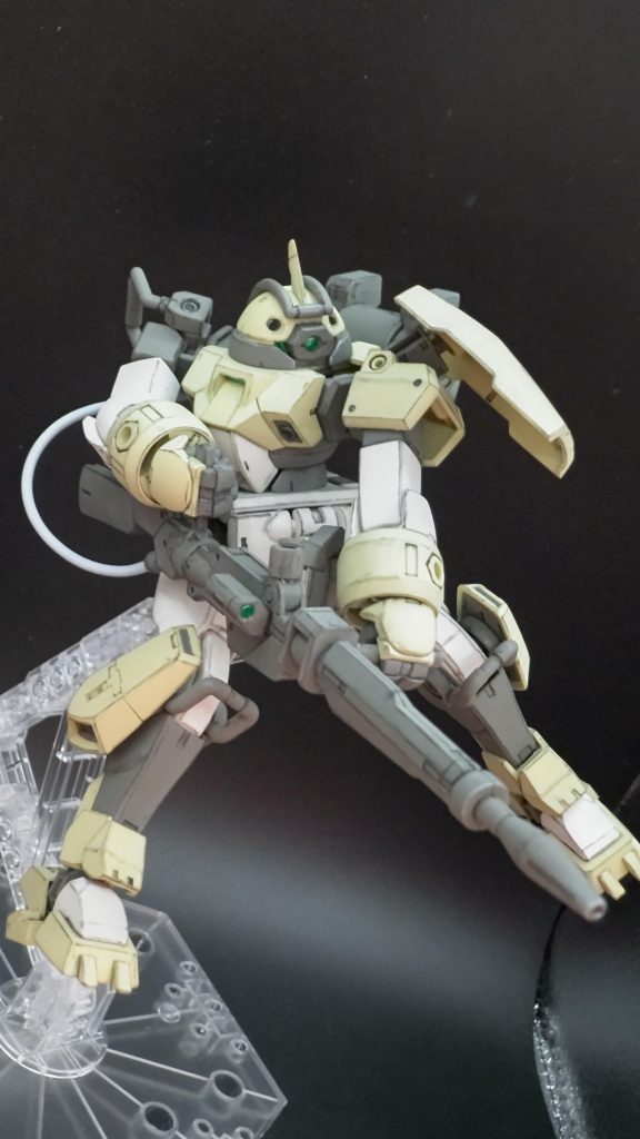 成形色のみで ほぼ完璧な配色、合わせ目のモールド化を施されている為、基本色は塗装が必要ない程の完成度。