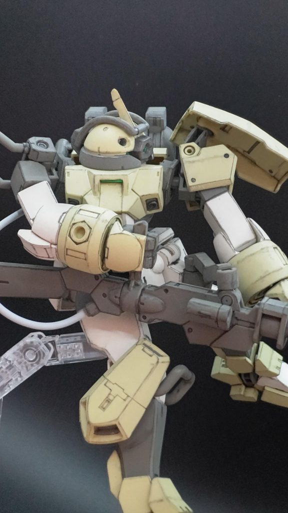 結構、角度の浅いエッジが多く、パネルラインを意識して研磨しないと 浅いエッジを うっかり消してしまいそうで 気を遣いました。エッジ部分を強調するウェザリングを行う際は、一番気を遣っている箇所でもあります。さて、この投稿をした頃には、もうひとつ依頼を受けたサンプルキットも完成が近いと思います。近いうちに 投稿出来れば良いのですが(^_^;)最後まで御覧頂いて ありがとうございました！