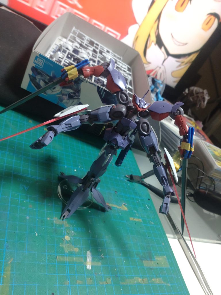 ほぼほぼ完成形腕に武器つけると足の可動が妨げられるのでバックパックへ