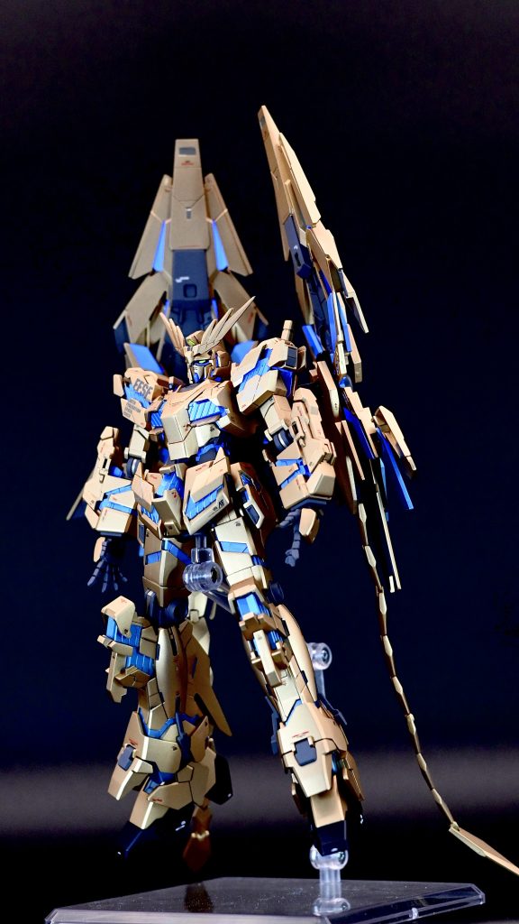 こちらはブラックライトによる発光状態です。