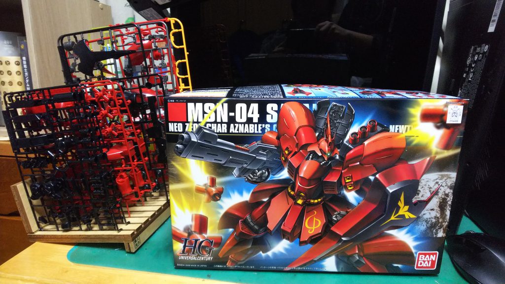 ボックスとランナー。1/144ですが、一つ一つのパーツが大きいです。