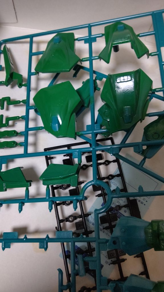 乾いたので組み立てはじめ