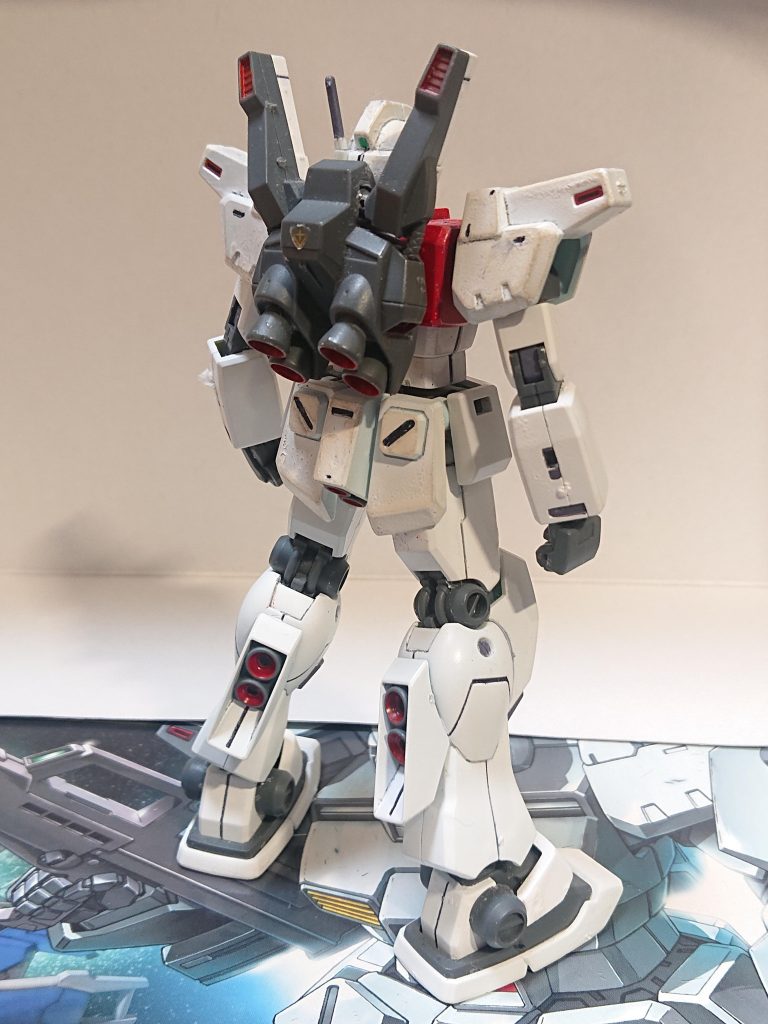 解説文④:本機のパイロット本機のパイロットとして有名なのは、先述したアリーチェ・トレント中尉が挙げられる。彼女はUC0087年9月に空間戦用戦闘機であるダガーフィッシュのパイロットとしてアンティータム級補助空母