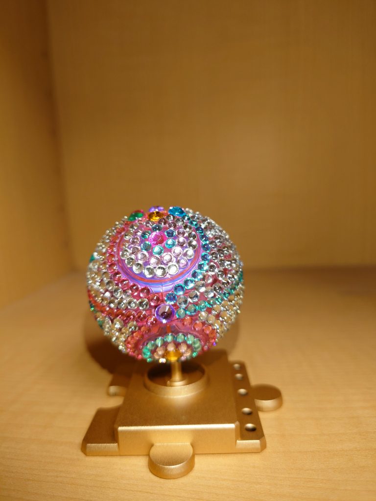 シャア「もちろんだアムロ。天下のアナハイムテレホンショッピングがおすすめする一品、品質にもこだわり抜いたこの一品をネオ・ジオン総帥であるこのシャア・アズナブルの名においてご提供する!」アムロ「凄いじゃないかシャア、その値段だったら俺もベルトーチカに買ってあげれるな」シャア「ああ、私もナナイに一つ買っておいた」アムロ「シャア、早速連絡先を教えてくれ!」シャア「そう慌てるなアムロ。早速だが電話番号をお伝えする。メモの準備は良いか?」アムロ「もちろんだ!さあ早く言ってくれ!」シャア「フリーダイヤル０１２０−８６８６−８４１４、ハロハロ安いよと覚えてくれ。これから一時間はコールセンターの人数を増やして対応する!繋がりにくい可能性もあるから何度でもチャレンジしてくれ」アムロ「早速俺も電話する!」シャア「では、今週はこの辺りで」シャア・アムロ『また来週！』この番組は『スプーンから宇宙戦艦まで』のアナハイムエレクトロニクス社と『可能性の未来を』のビスト財団の提供でお送り致しました。