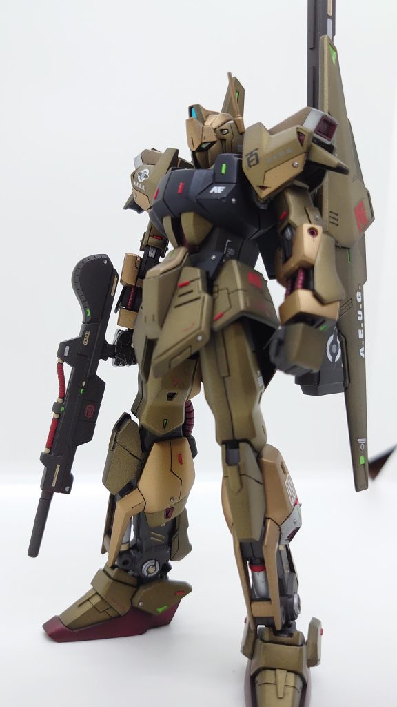 フィニッシャーズの青金、赤金、胴はプリズムブルーブラックを使用しつや消しトップコートで仕上げています。