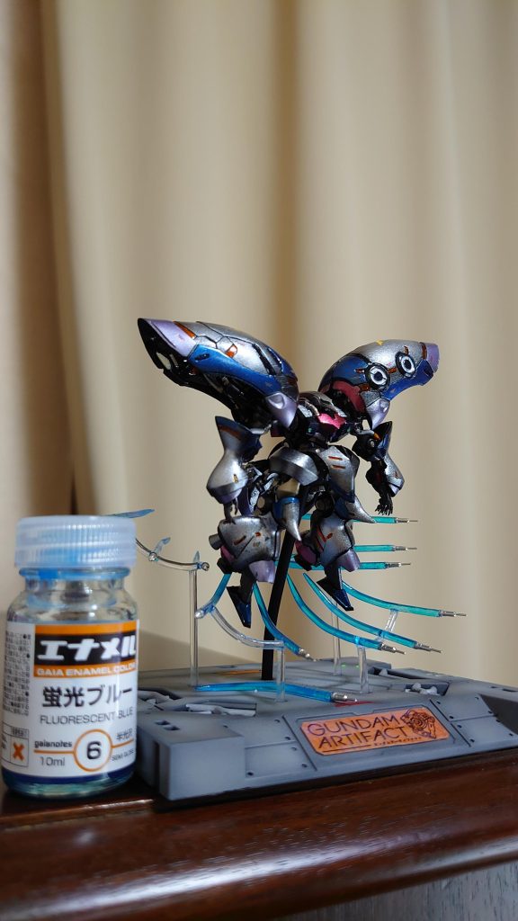 最後に今回初めて使った蛍光エナメルと記念撮影。ファンネル一個取れてるじゃん(笑)アーティファクトは2体目ですが、やっぱり苦戦の連続でなかなかこの小ささに慣れませんが、何だろう…なんか楽しいですよね〜!不思議😆最後まで閲覧していただきありがとうございました!