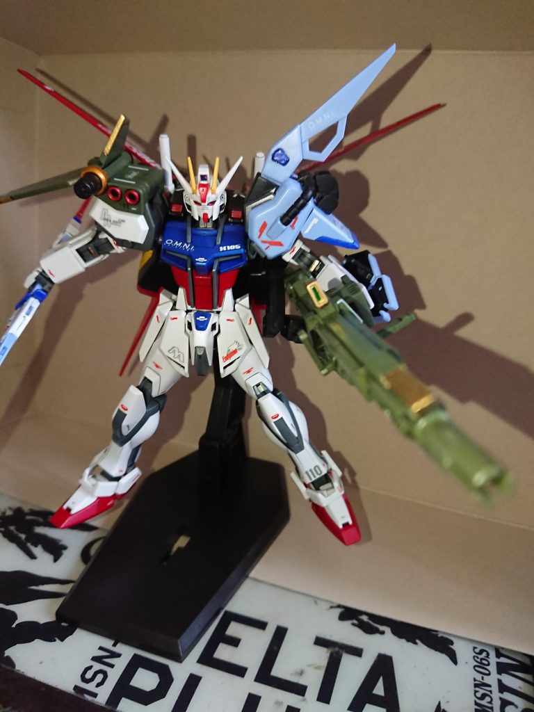 ランチャー&ソードの両肩のパーツは可動範囲を拡大するため改造しました。ソードの肩パーツは少し見栄えが良くないですが😅