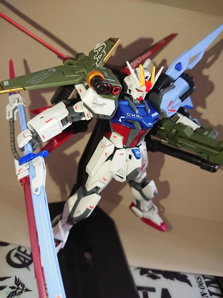 ランチャーの可動アームも可動軸を追加して構えやすくしました。