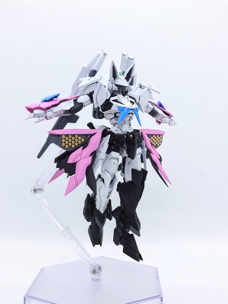 ミサイルランチャーシャンパンをイメージして弾頭はゴールドにしてみました。シャンパンタワーならぬシャンパンシャワーです。