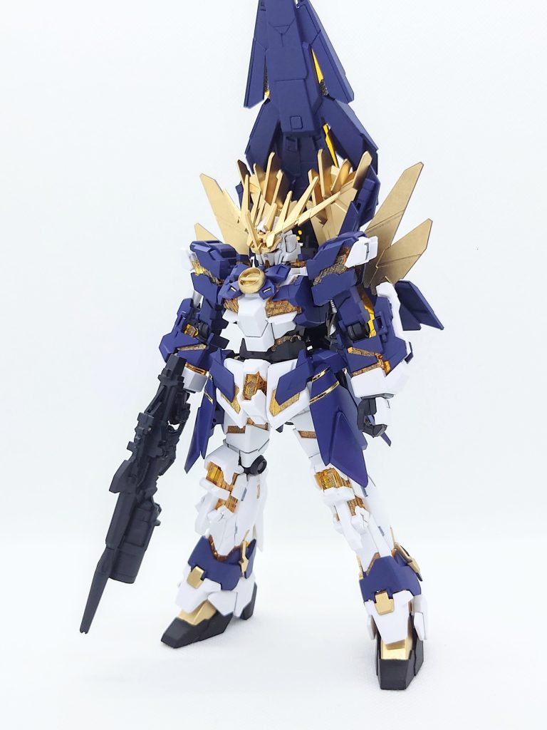 基本的にはバンシィ・ノルンそのままでカラーリングの変更、特徴的なリボンの追加とジャケットらしさを出すためにサイドスカートを交換しましたサイコフレームはガンダムマーカーEXMEPEホロイエローを斑点が乗る程度に薄く吹いてラメ調にしています。