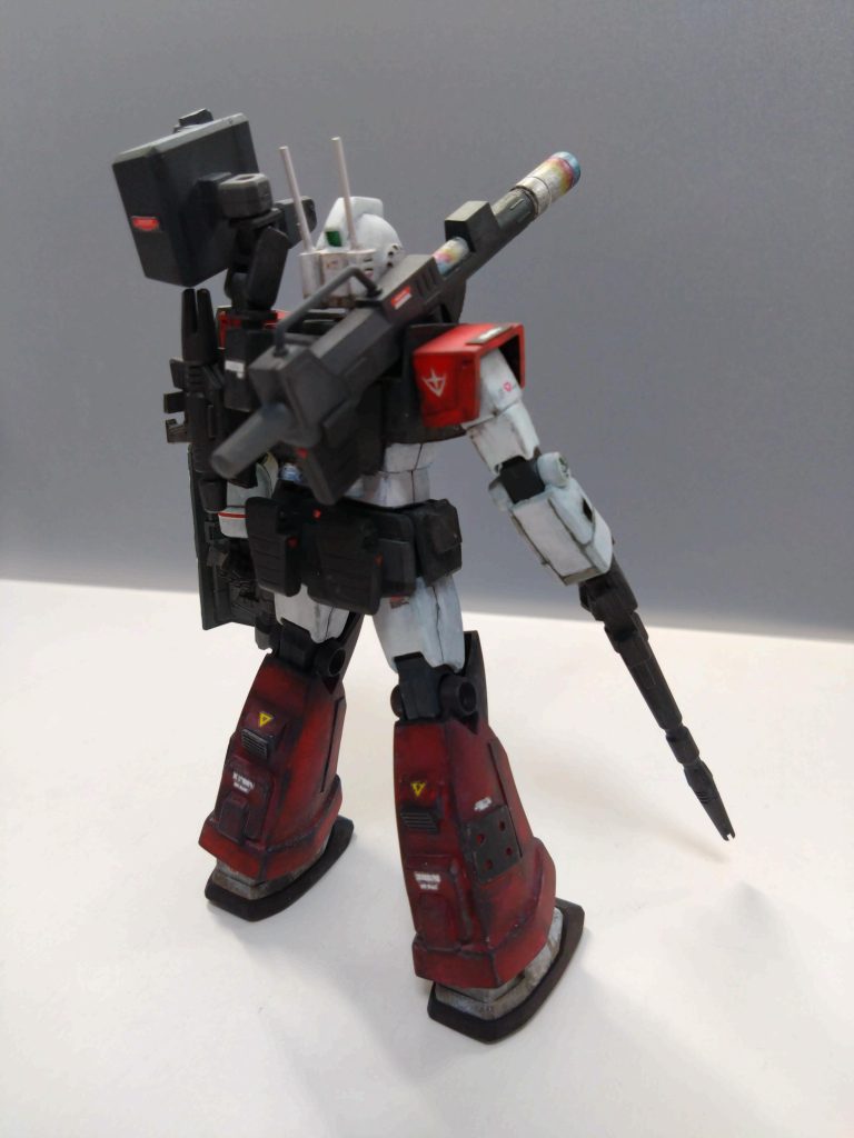 ビームライフルは過去のガンキャノンのジオラマ制作時にライフルの先の破損も表現した時、このライフルよく出来てるなって思い注文したのですが足りない部品があって今回少し改造して持たせました。