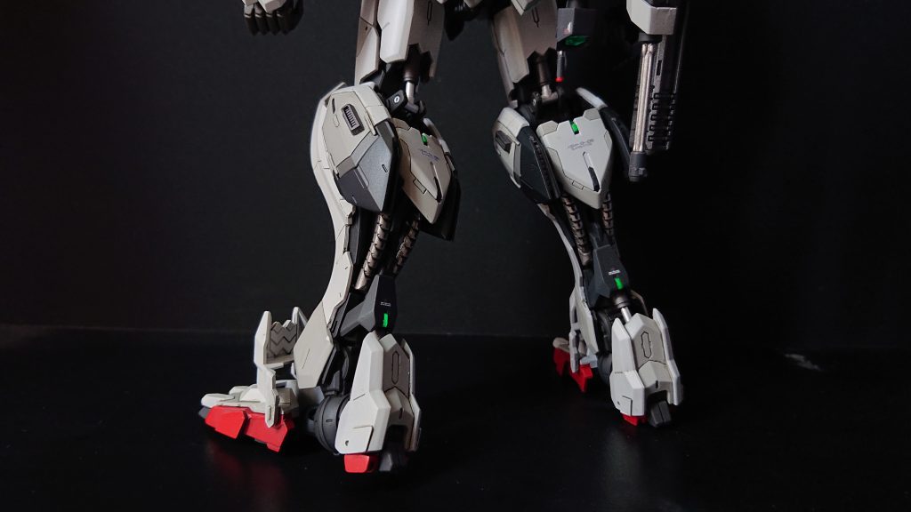 この下腿部もいい感じにできました。サイドに熱を逃がすようにダクトを付けました。